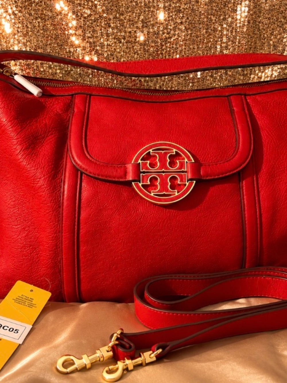 Price drop for this brand new Tory Burch Hobo purse!!